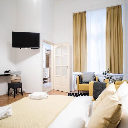 Garden Trees Apartment ブダペスト エクステリア 写真