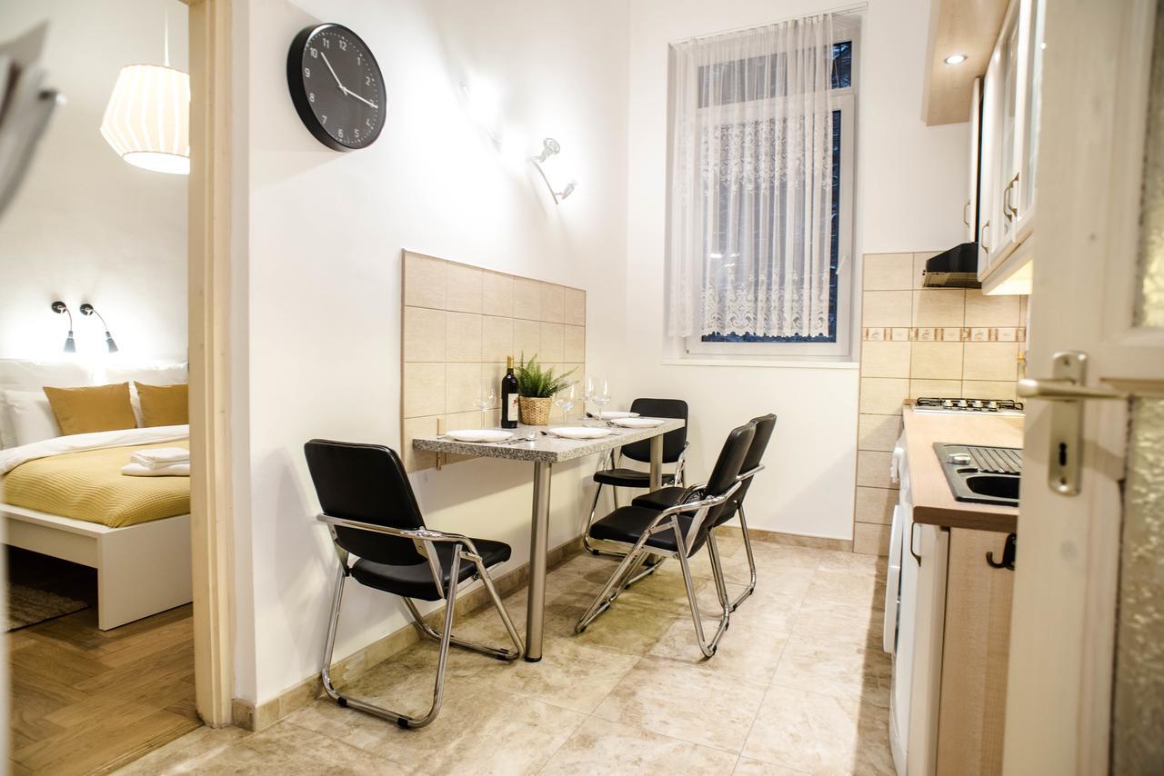 Garden Trees Apartment ブダペスト エクステリア 写真